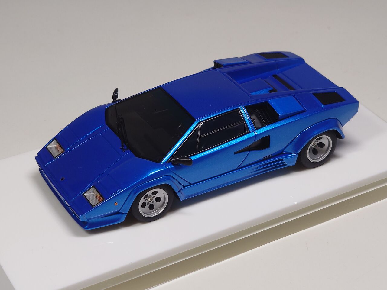そんな事いいながらも..EIDOLON 1/43 Lamborghini Countach