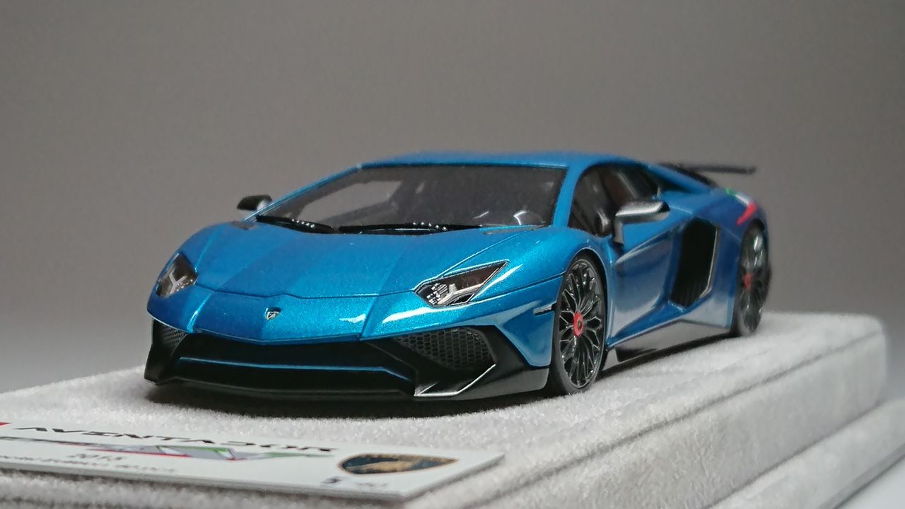1/43 ランボルギーニ アヴェンタドール LP750-4 SV 2015 with