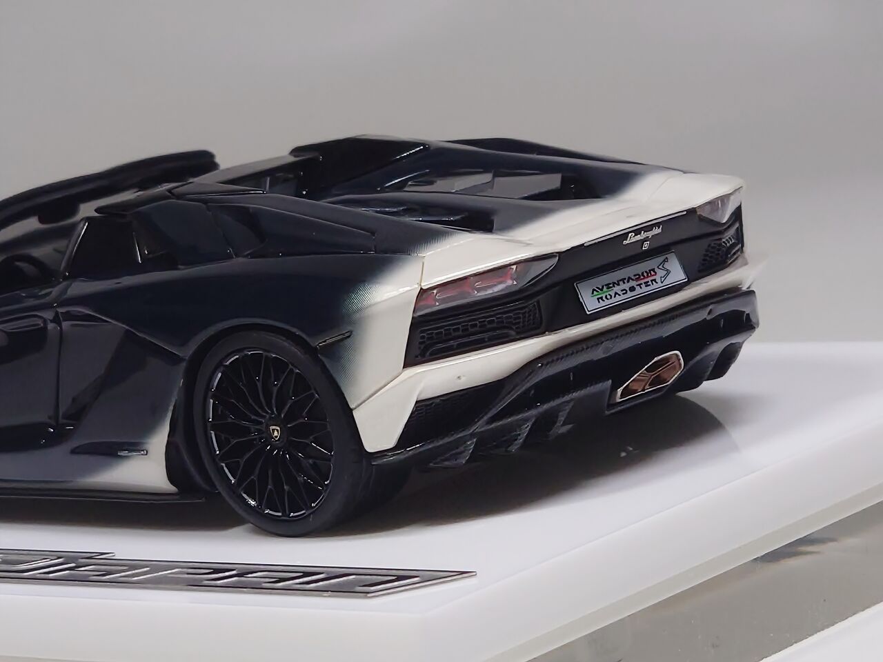 風..EIDOLON COLLECTION 1/43 Lamborghini Aventador S Roadster