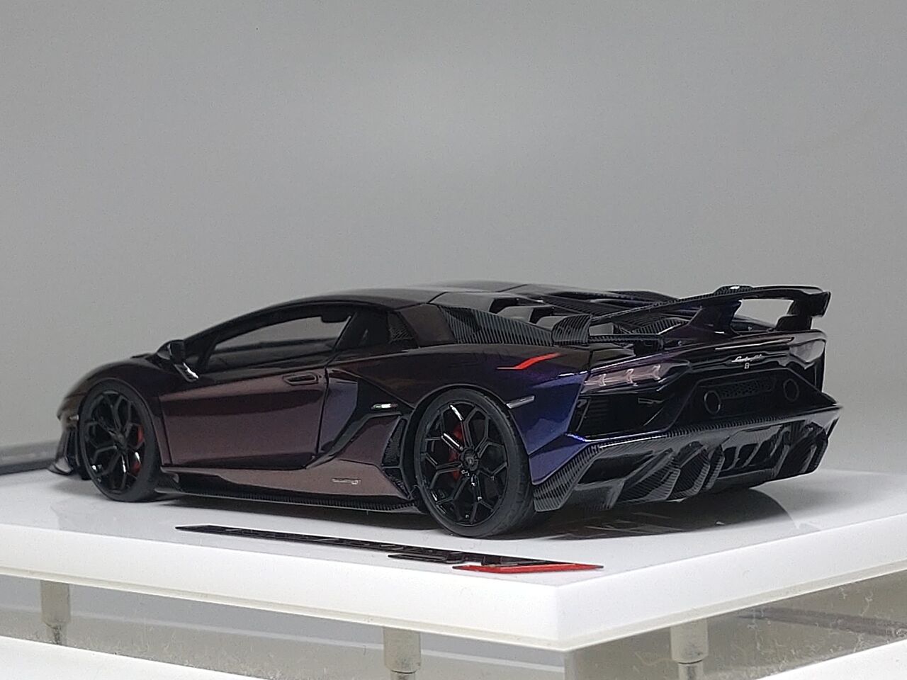 神秘的カラー..EIDOLON COLLECTION 1/43 Lamborghini Aventador SVJ