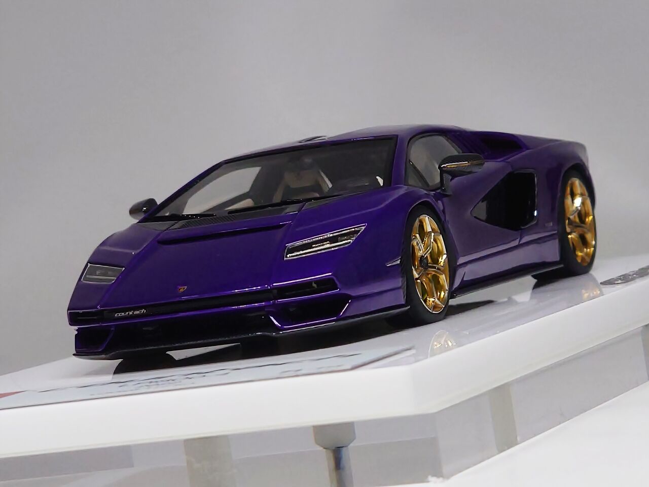 決め手が.EIDOLON COLLECTION 1/43 Lamborghini Countach LP800-4