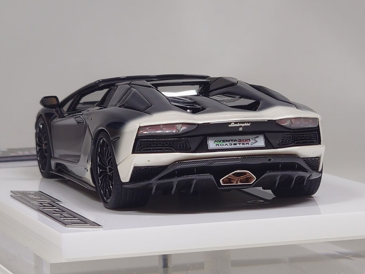 風..EIDOLON COLLECTION 1/43 Lamborghini Aventador S Roadster