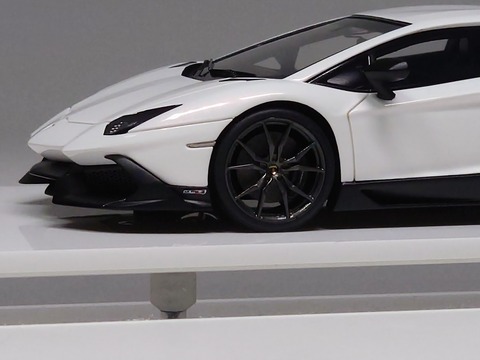 やはり綺麗な....EIDOLON 1/43 Lamborghini Aventador LP720-4 50° Annversario ...