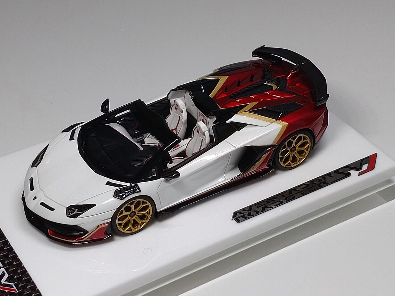 内装が映える1台.EIDOLON COLLECTION 1/43 Lamborghini