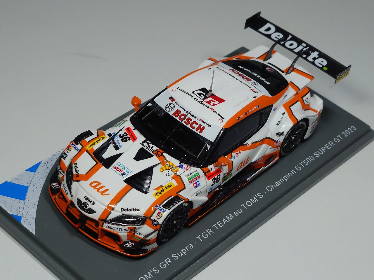 2023年GT500チャンピオン.Spark 1/43 au TOM'S GR Supra -TGR