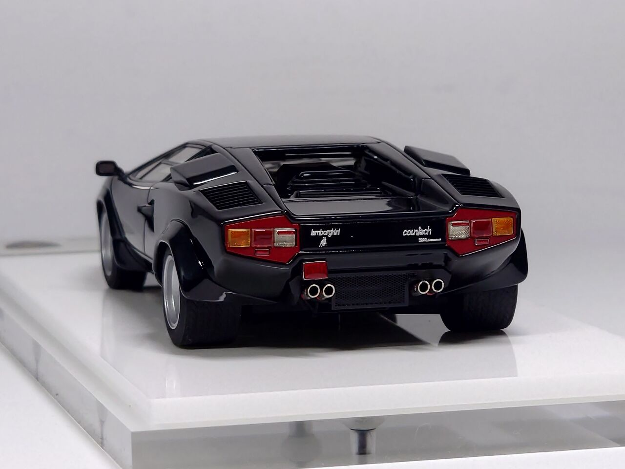 またまた.EIDOLON 1/43 Lamborghini Countach LP5000 QV 1985 Black