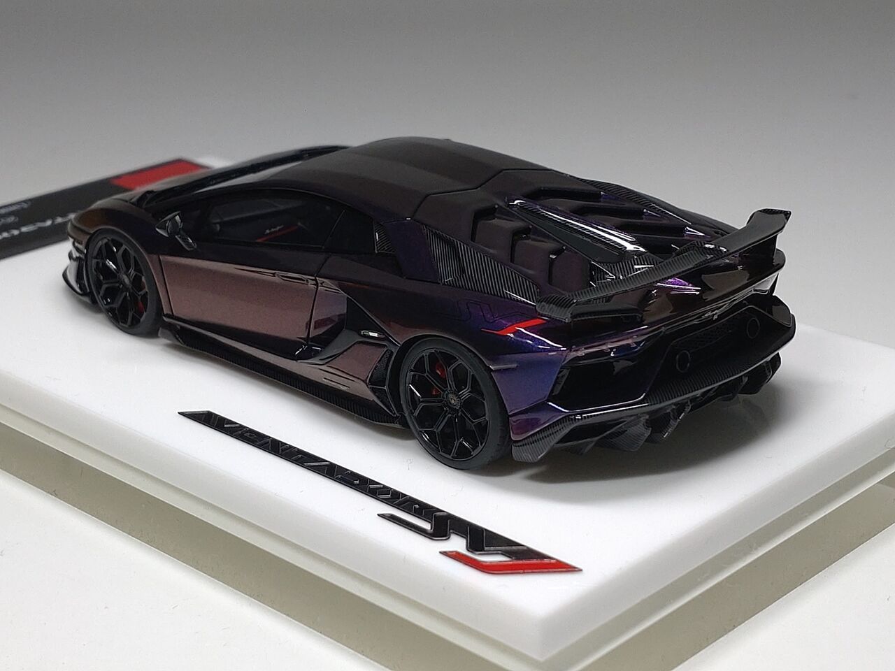 神秘的カラー..EIDOLON COLLECTION 1/43 Lamborghini Aventador SVJ