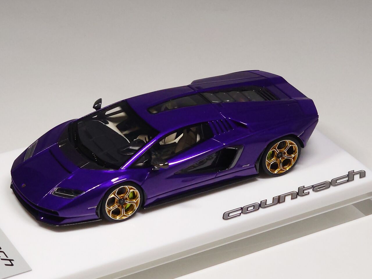 決め手が.EIDOLON COLLECTION 1/43 Lamborghini Countach LP800-4