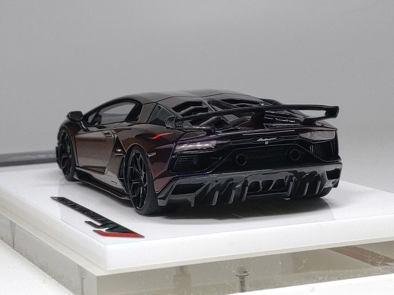 神秘的カラー..EIDOLON COLLECTION 1/43 Lamborghini Aventador SVJ