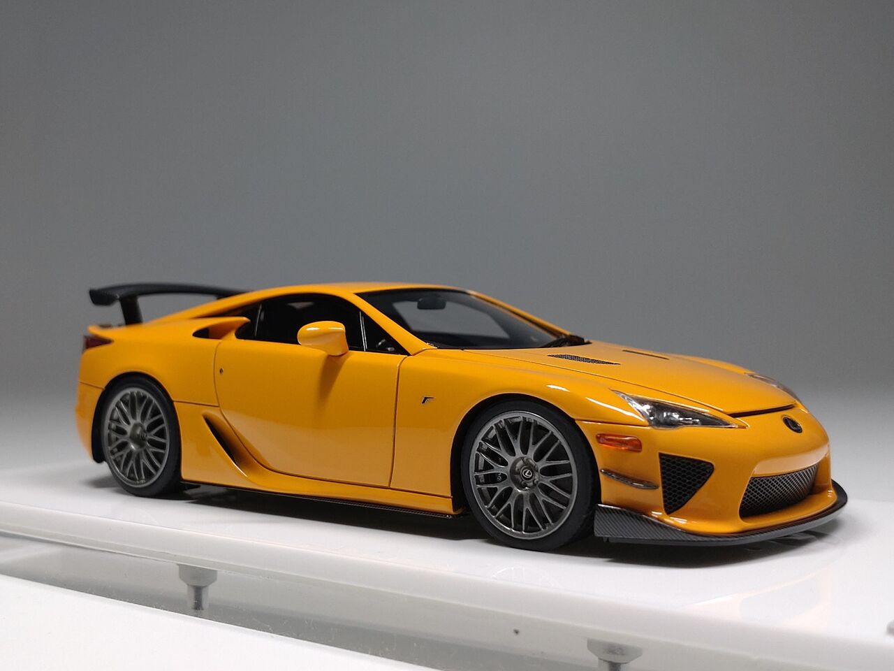 まずはこのカラーでしょEIDOLON 1/43 Lexus LFA 