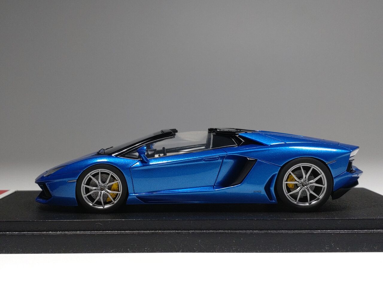 おかえりなさいpart1EIDOLON 1/43 Lamborghini Aventador LP700-4