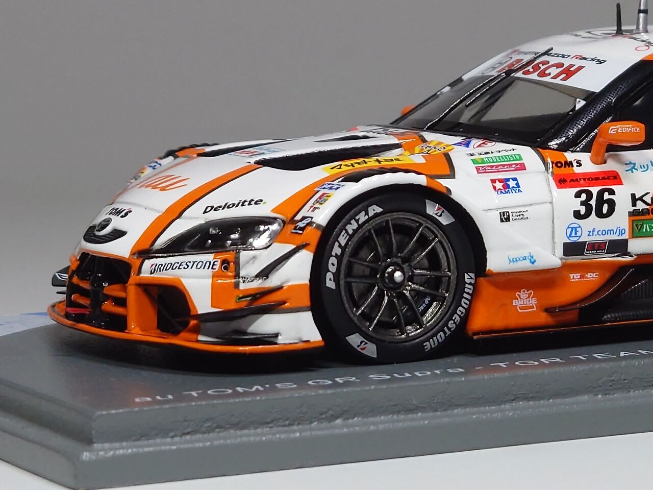 2023年GT500チャンピオン.Spark 1/43 au TOM'S GR Supra -TGR 2023年GT500チャンピオン.Spark 1/43 au TOM'S GR Supra -TGR