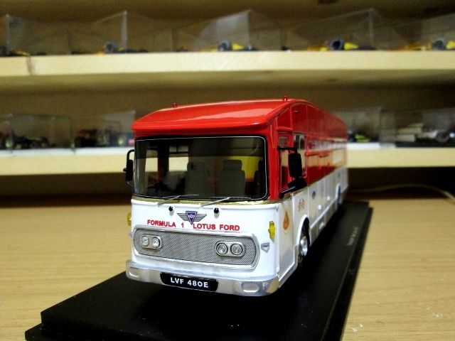 スパークモデル1／43．1967年ティームロータストランスポーターです