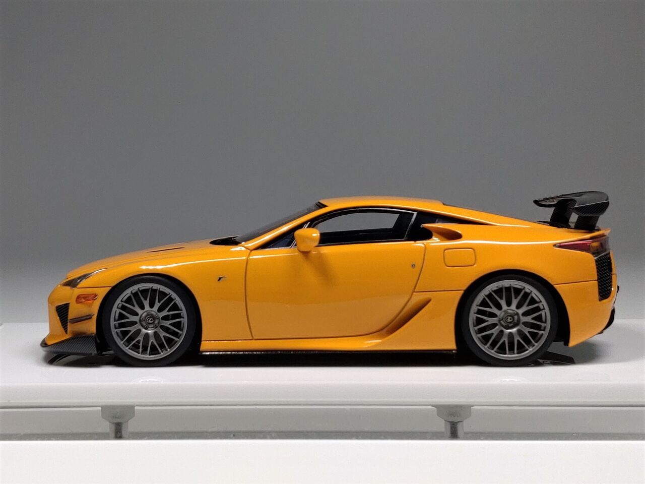 まずはこのカラーでしょEIDOLON 1/43 Lexus LFA 