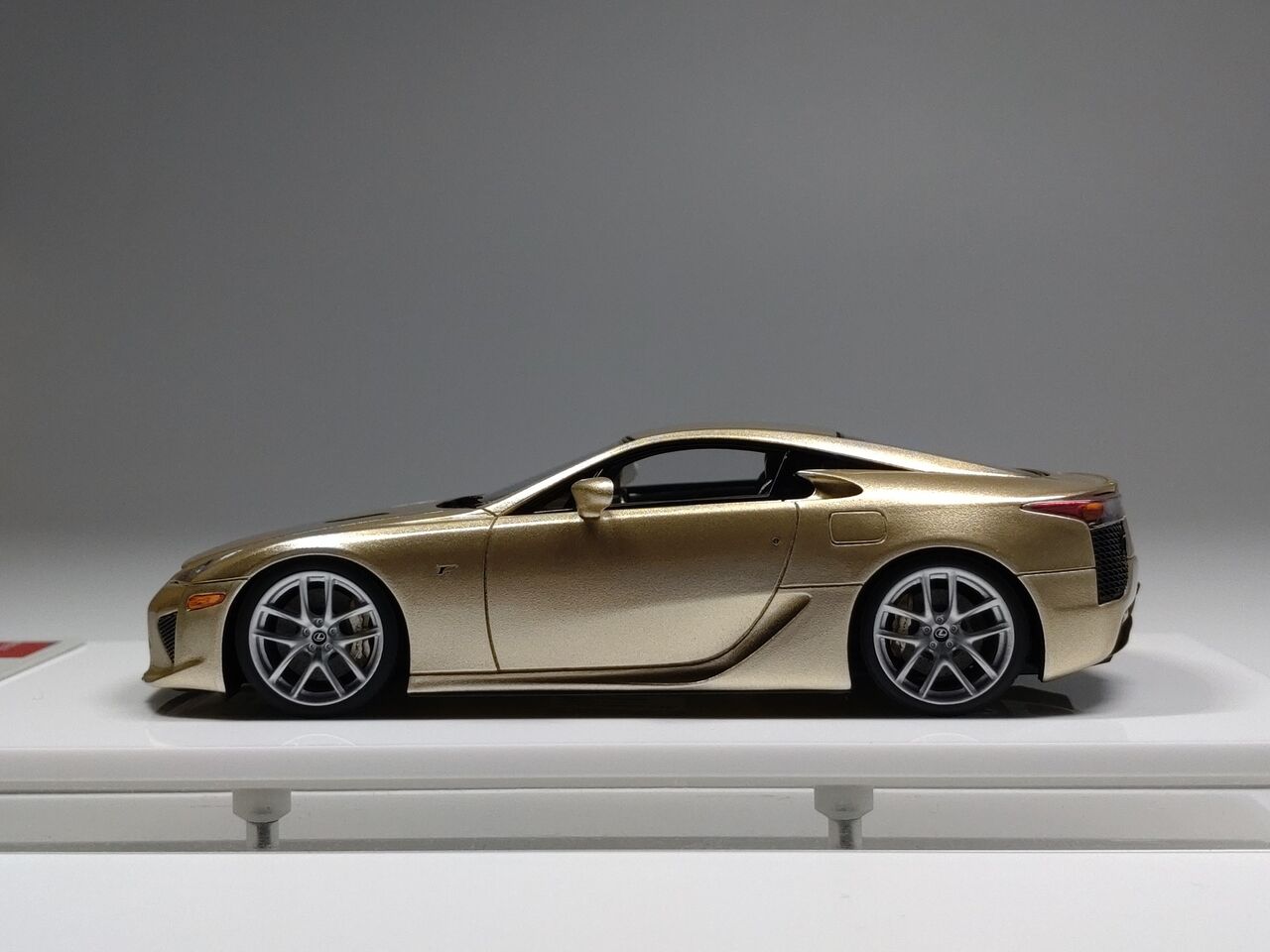 綺麗な色だな～.EIDOLON 1/43 Lexus LFA 2010 Crystal Gold Limited