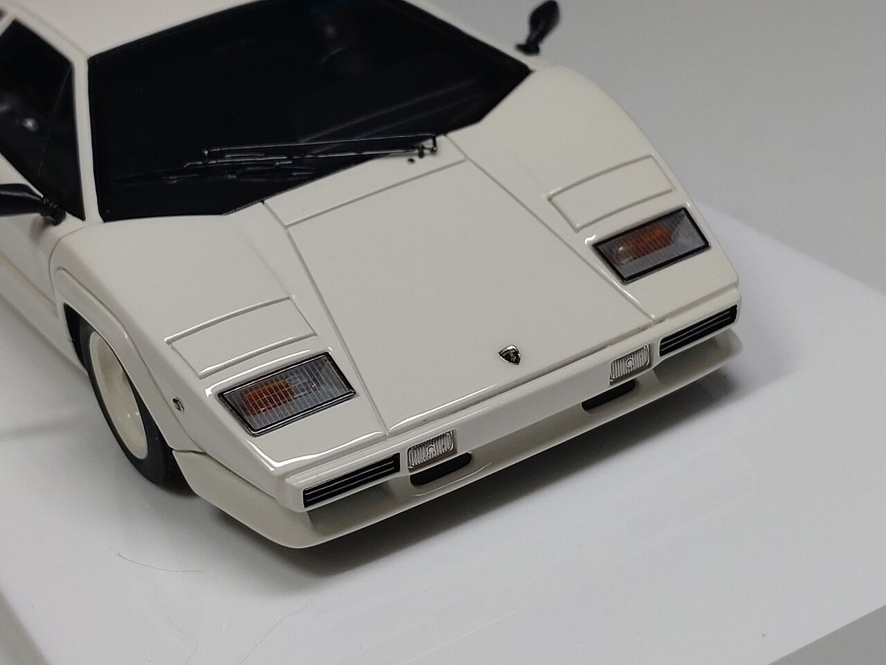 純白の.EIDOLON 1/43 Lamborghini Countach LP5000 QV with