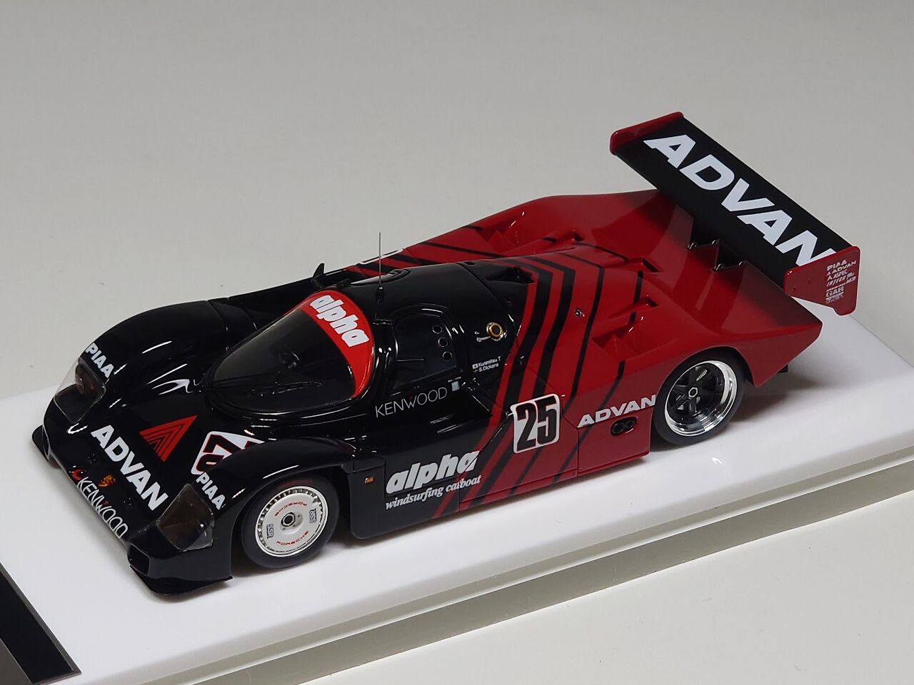 微妙な違いが.Vision 1/43 Porsche 962C 