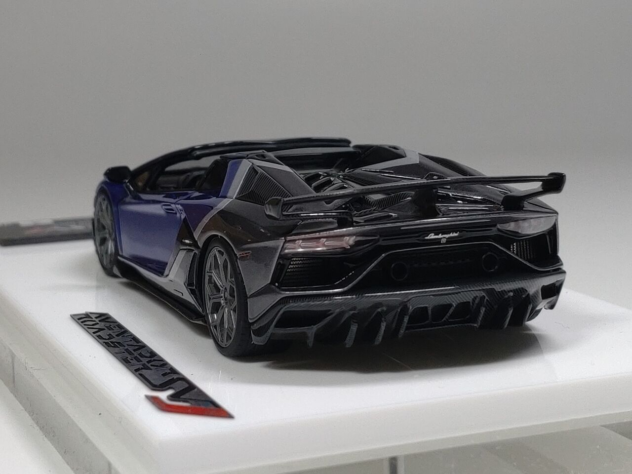 パープルなんやけど....EIDOLON COLLECTION 1/43 Lamborghini