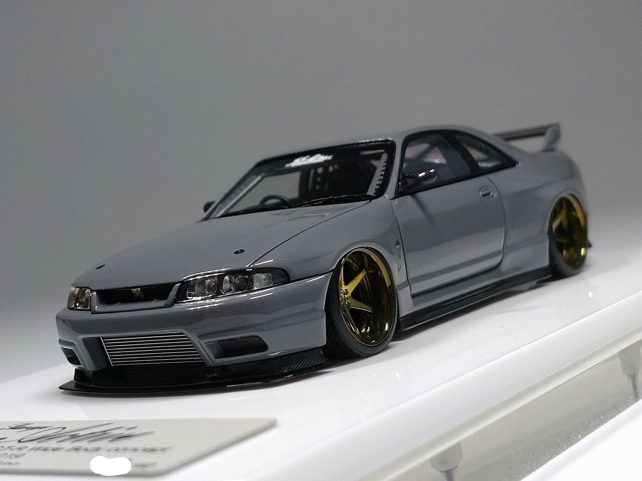 MAKE UP Exclusive- EIDOLON COLLECTION 1/43 Garage Active