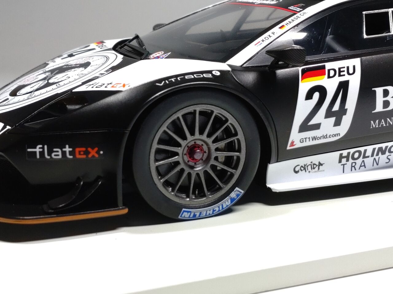 知らぬが仏.Spark 1/18 Lamborghini Murcielago LP670 R-SV