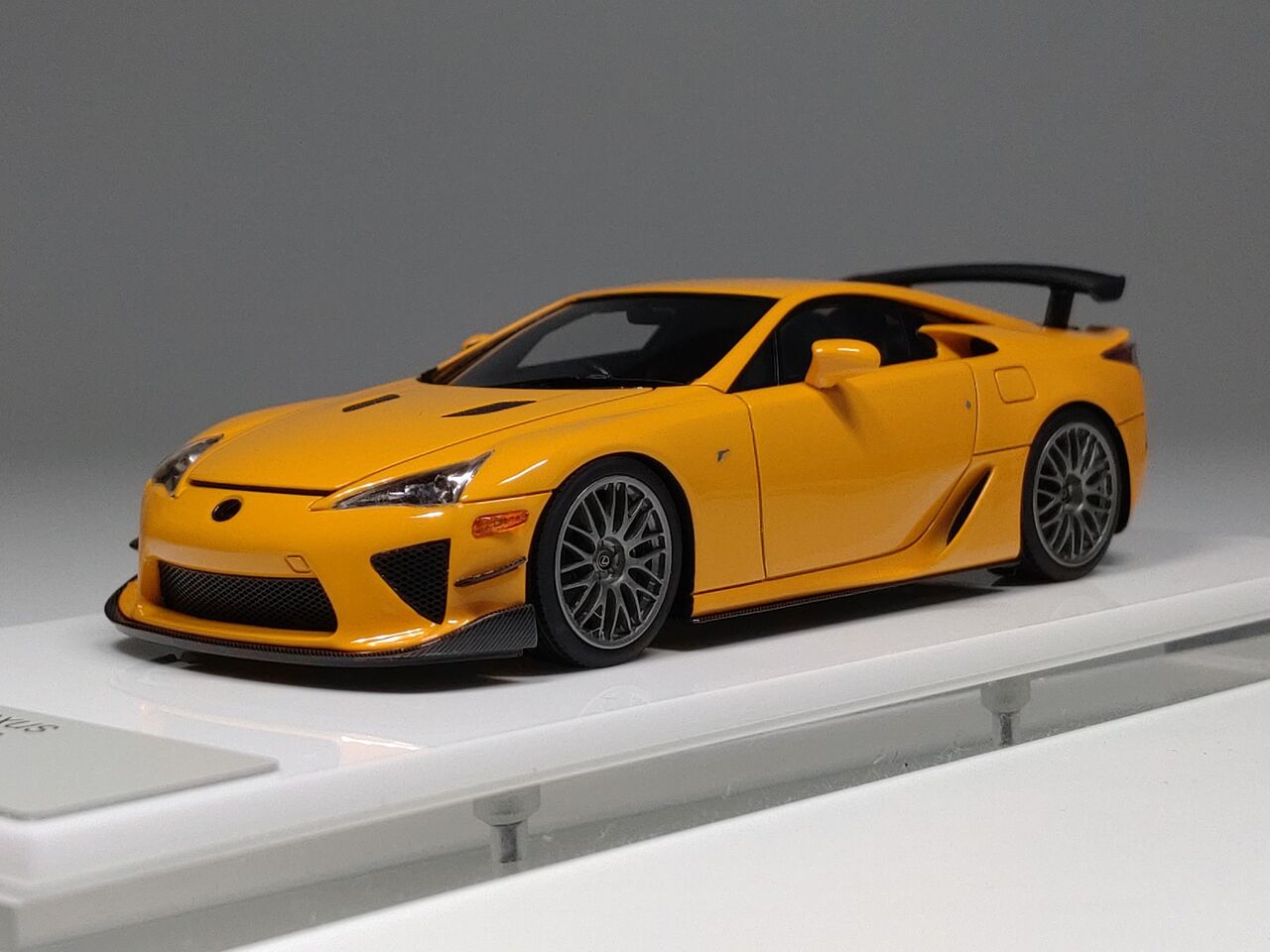 まずはこのカラーでしょEIDOLON 1/43 Lexus LFA 