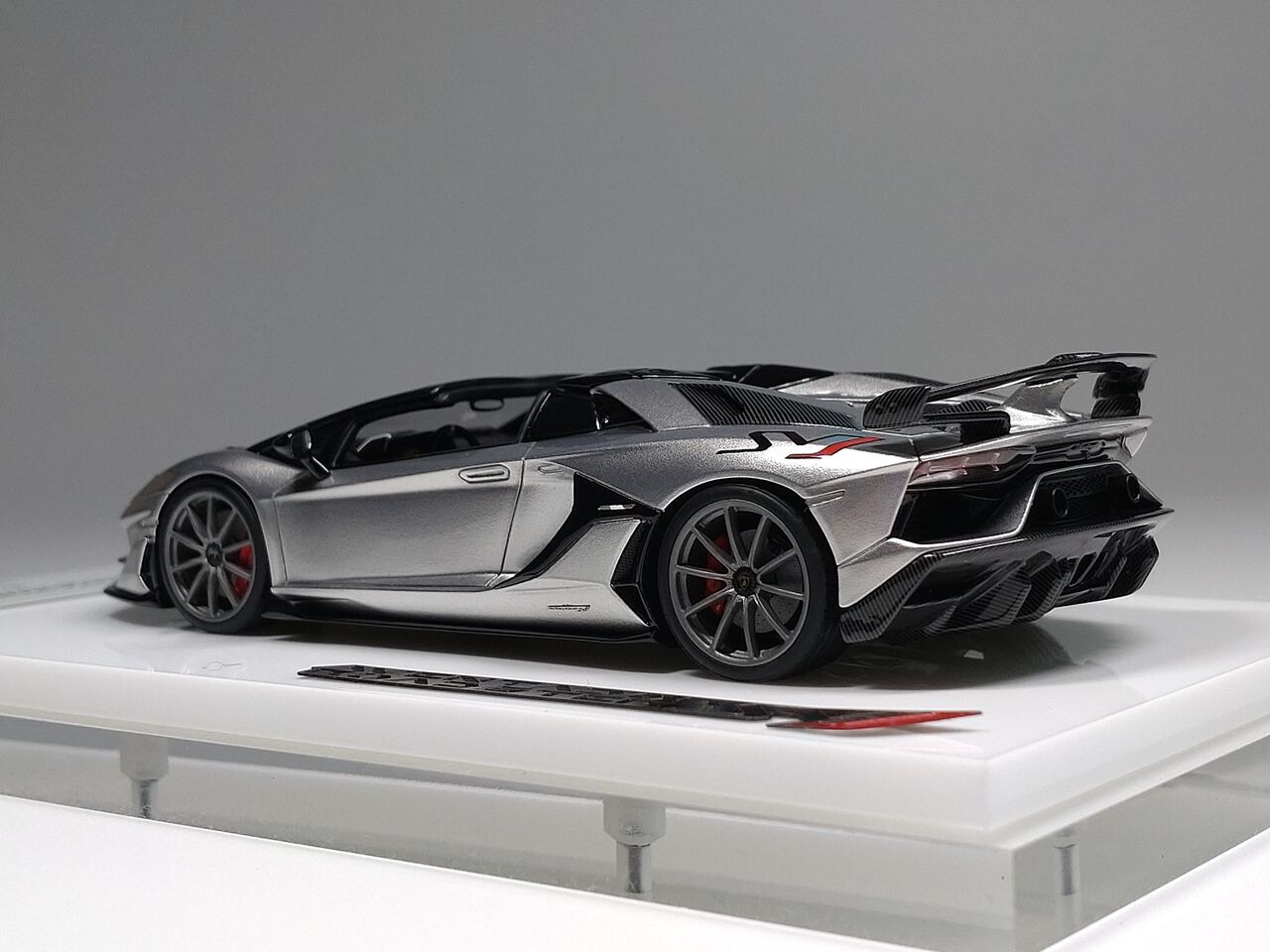 メイクアップ アイドロン 1/43 ランボルギーニ アヴェンタドール SVJ