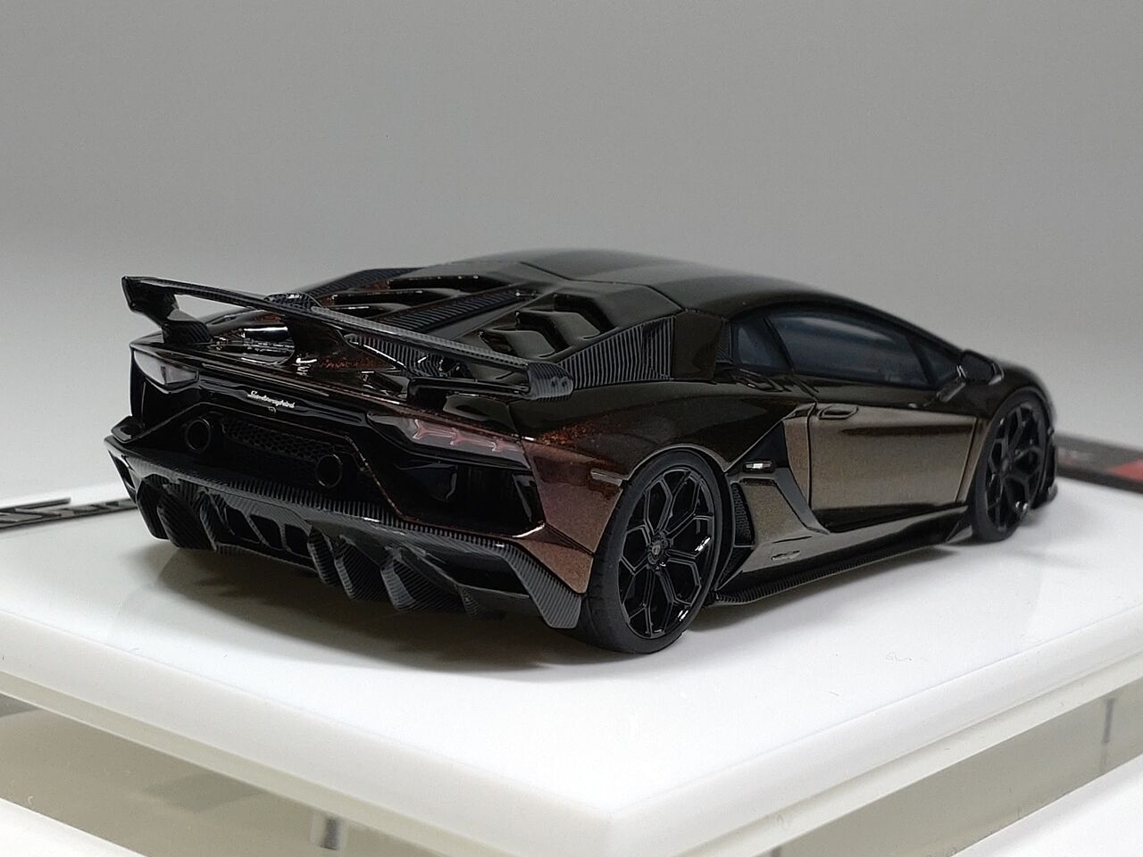 アイドロン 1/43 ランボルギーニ アヴェンタドール SVJ トラペジウム