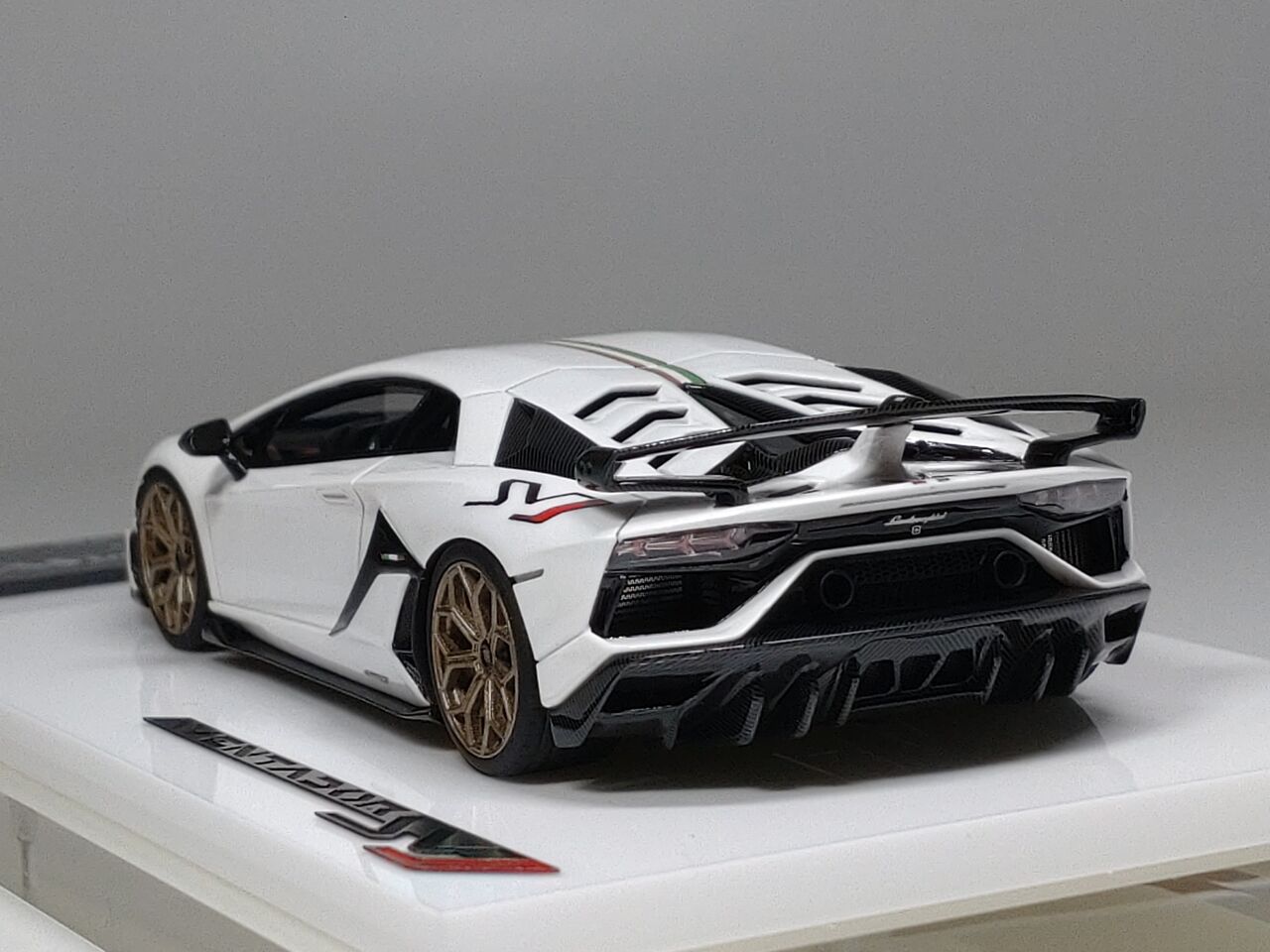 1/43 ランボルギーニ アヴェンタドール Ultimae Bianco Isi ルックスマート LS525B 1/43 ランボルギーニ アヴェンタドール