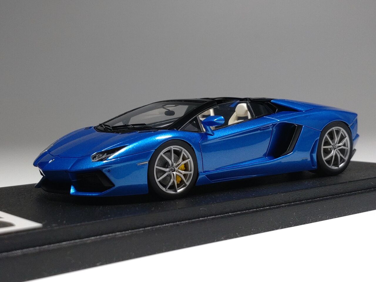 おかえりなさいpart1EIDOLON 1/43 Lamborghini Aventador LP700-4