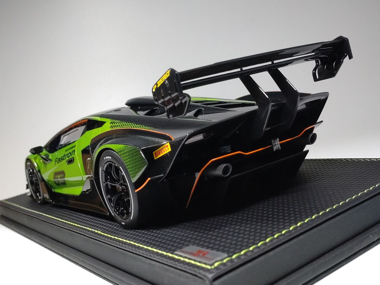 カッコいいね！しかし少々..MR COLLECTION 1/18 Lamborghini