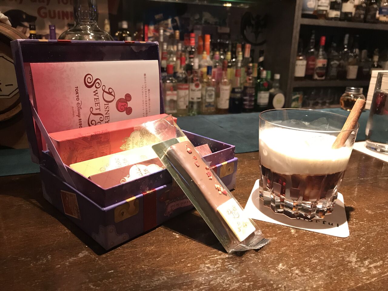 ホワイトルシアン と ディズニー チョコレート シークレッツ Bar Chat Bleu ホワイトルシアン と ディズニー チョコレート シークレッツ Bar Chat Bleu