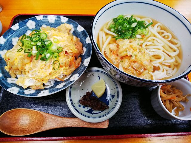 犬連れに大人気のうどん屋さんへ ばりゃの穴 11年復活