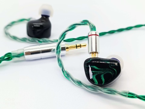 Kiwi Ears Cadenza 有線イヤホン リケーブル イヤーピース交換 暖かみの中に光る金属感』Kiwi Ears Cadenzaのレビュー : バルク