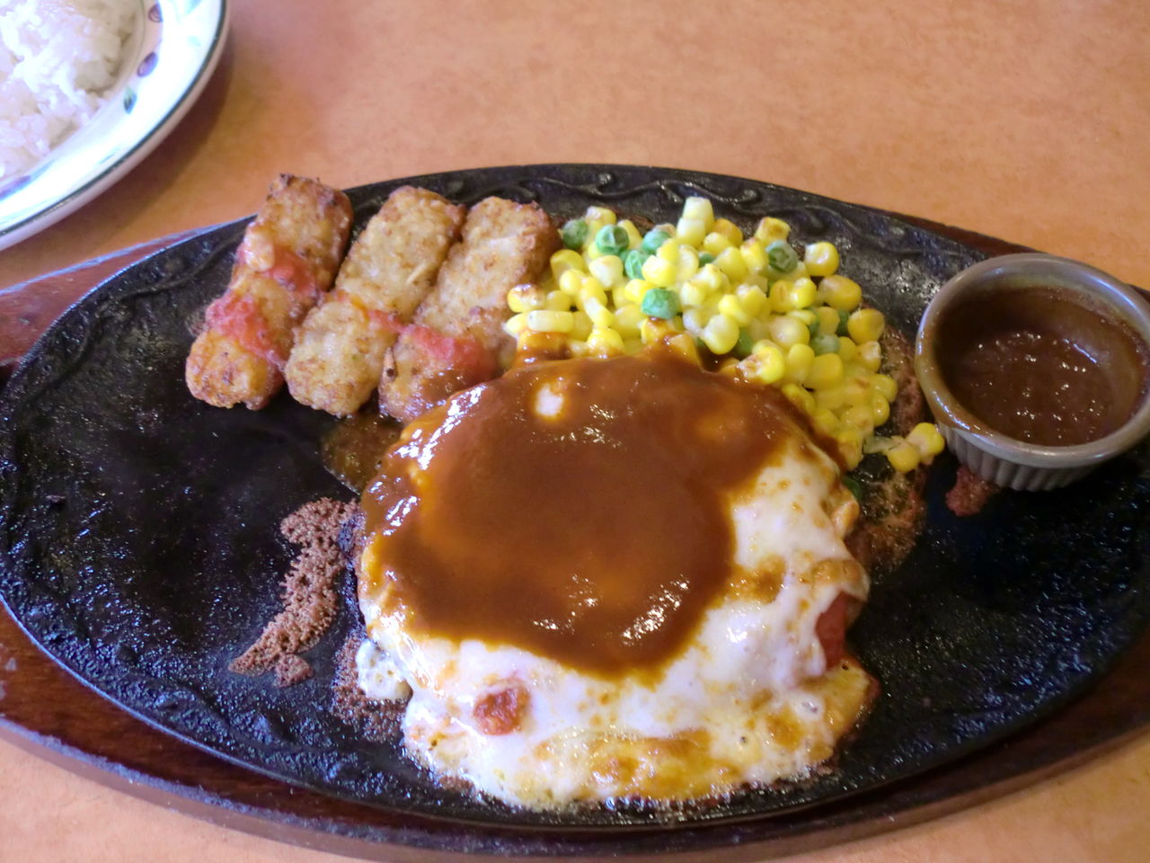サイゼリヤの チーズカツレツ 生きてるだけで丸儲け