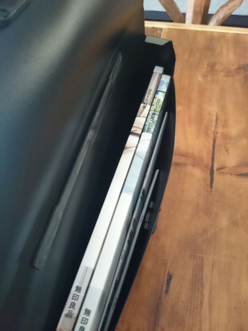 ダイソー黒のファイルバッグ 雑誌 紙物収納 Base Of The Life 暮らしの拠点