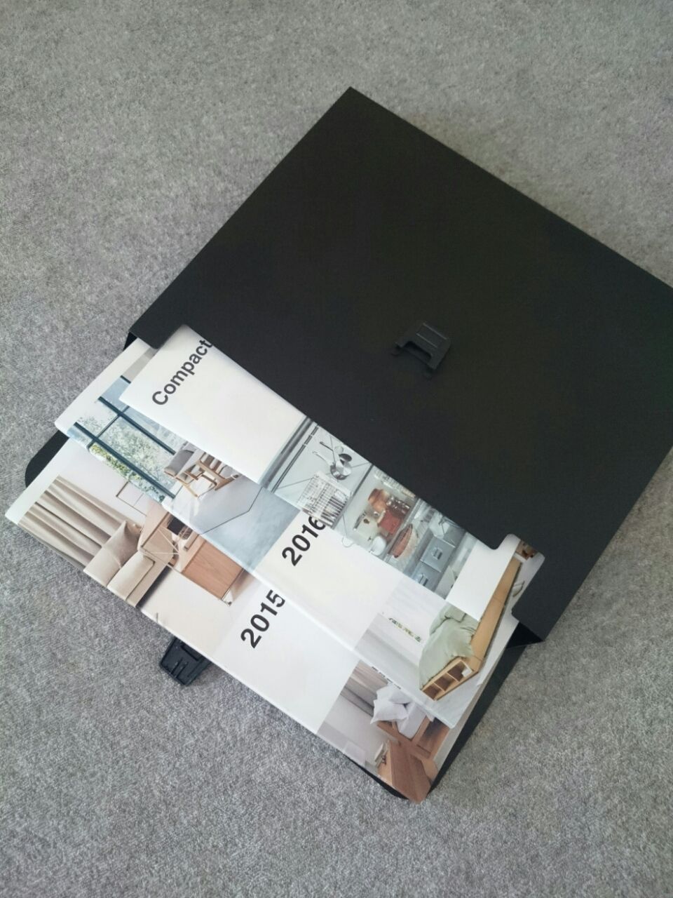 ダイソー黒のファイルバッグ 雑誌 紙物収納 Base Of The Life 暮らしの拠点