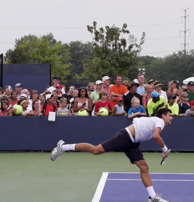 テニス編 ジョコビッチ選手のサーブ連続写真 フォア側側面から 野球動作分析強化指導サイト ヤキュウモーション