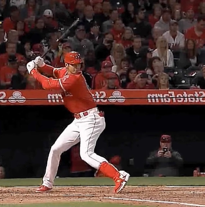 Mlb大谷翔平選手の打撃フォーム連続写真 右打者版 胸面から 野球動作分析強化指導サイト ヤキュウモーション