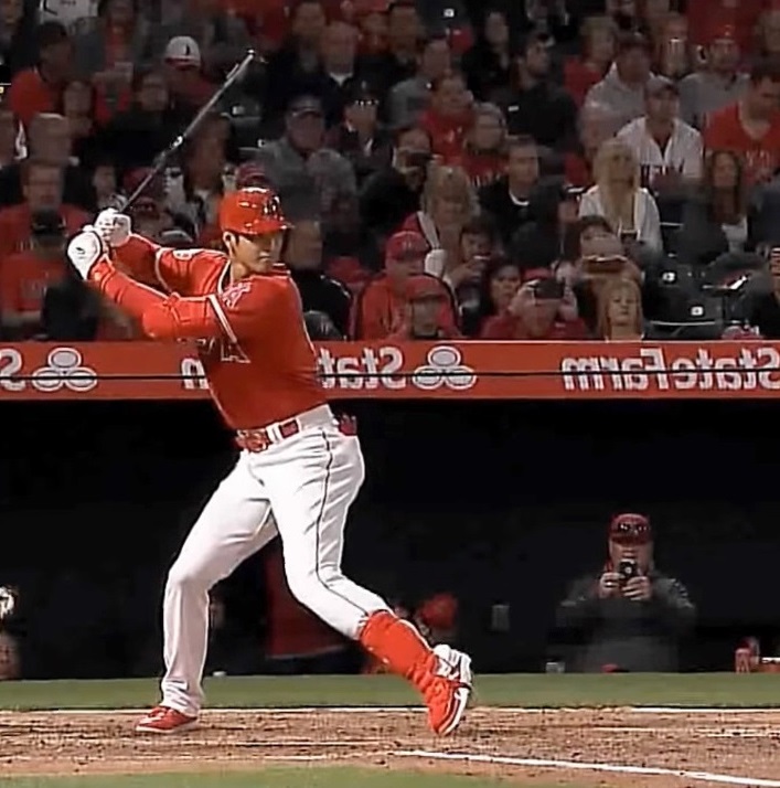 Mlb大谷翔平選手の打撃フォーム連続写真 右打者版 胸面から 野球動作分析強化指導サイト ヤキュウモーション
