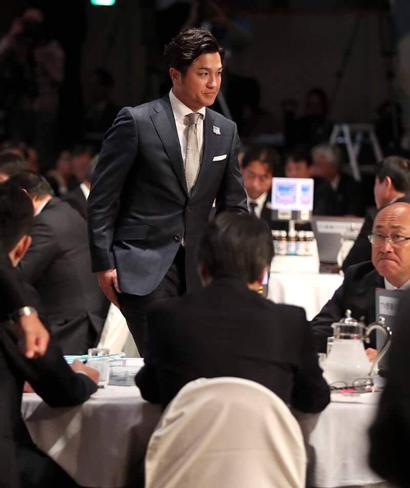 昨日の由伸のスーツ姿がイケメン過ぎると話題に Baseballlog