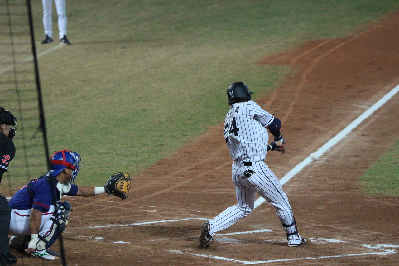 野球の記録で話したい 吉田正尚 赤い月に向かって打つ