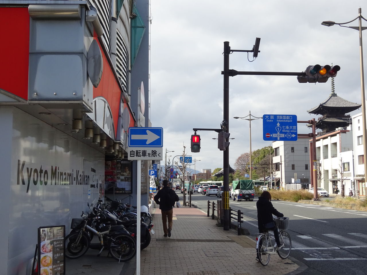 開けたら怖い 秘密のカンヅメ ミツバチのささやき ほどほどに汚い店の主人になりたい 開けたら怖い 秘密のカンヅメ ミツバチのささやき ほどほどに汚い店の主人になりたい
