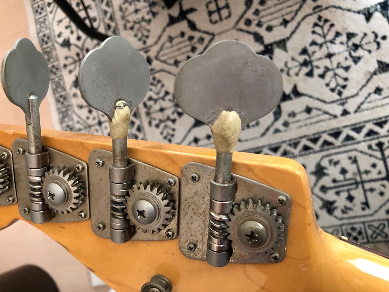 プレベのペグ交換 : Bass player 黒田元浩 人生の分岐点(仮)