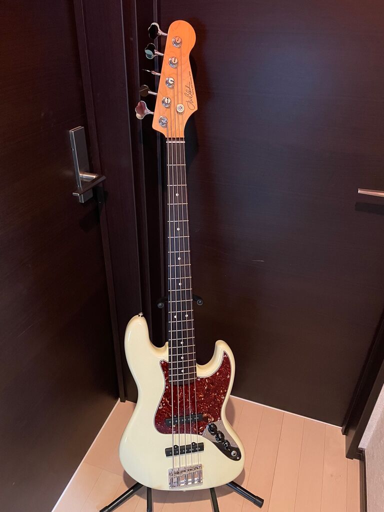 J.W.Black 5弦ベース