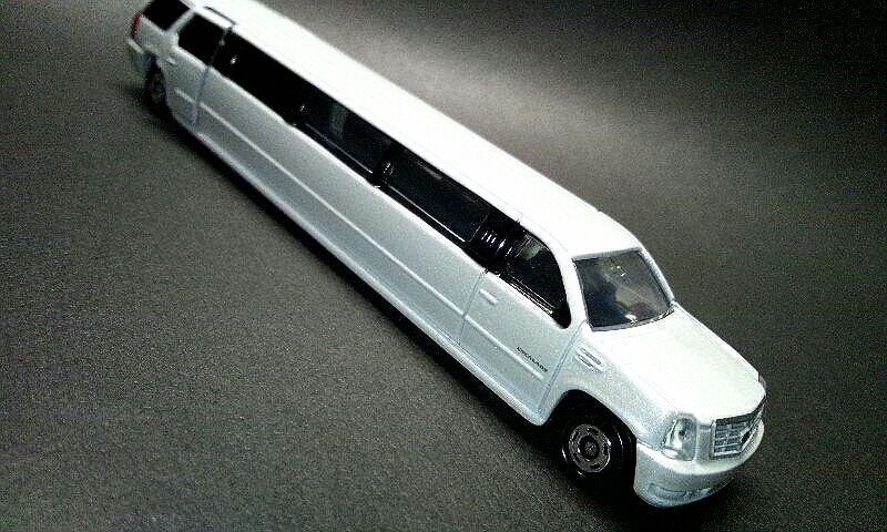 トミカ ロングタイプトミカ No 136 Cadillac Escalade キャデラック エスカレード ミニカー レビュー たばらん日記
