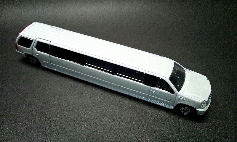 トミカ ロングタイプトミカ No 136 Cadillac Escalade キャデラック エスカレード ミニカー レビュー たばらん日記