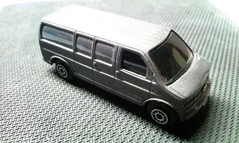 Maisto CHEVROLET EXPRESS VAN [シボレー エクスプレス バン]ミニカー