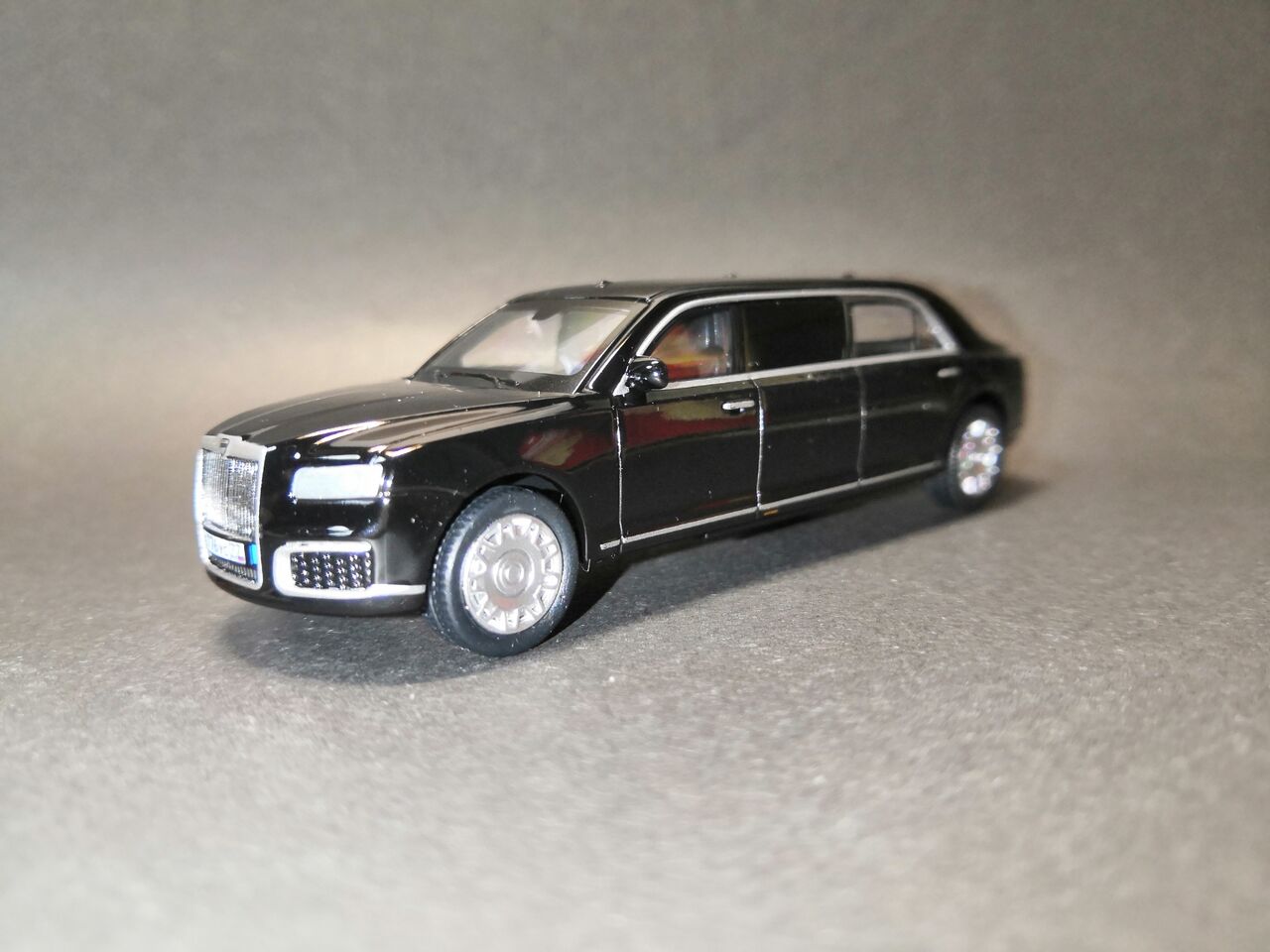 XCARTOYS Aurus Senat -Russia Presidential state car [アウルス