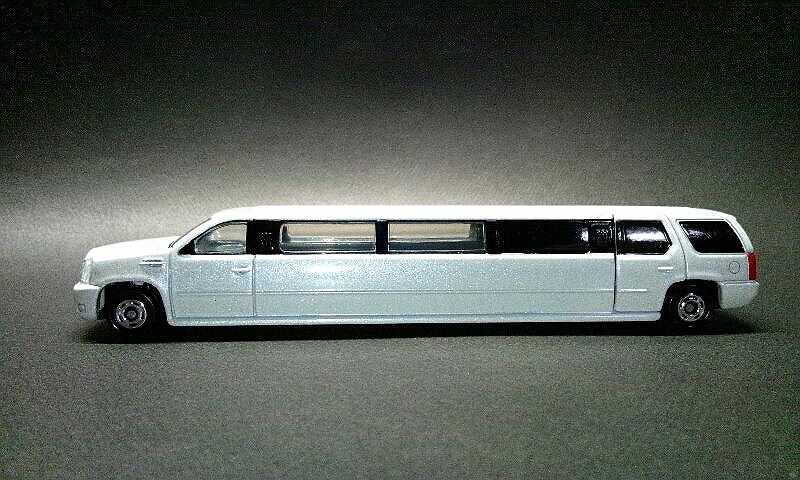トミカ ロングタイプトミカ No 136 Cadillac Escalade キャデラック エスカレード ミニカー レビュー たばらん日記