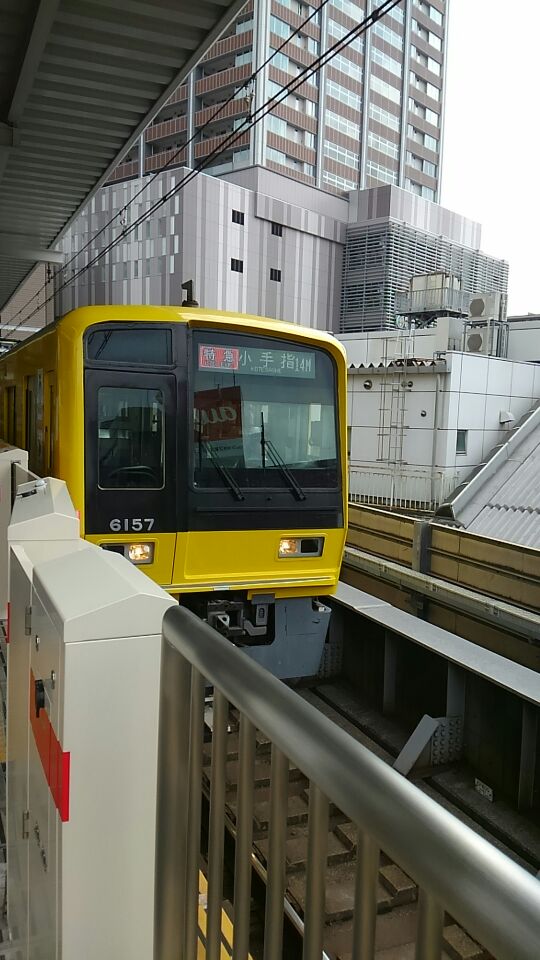 東急東横線武蔵小杉駅で撮影した黄色い西武6050系 真太郎日記